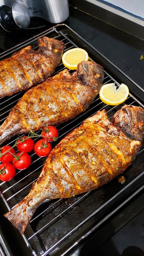 Grilled Fish, Grilling, Brunch, How To Grill Fish, Grill Recipes, Grilled Bass Fish Recipes, Baked Fish, Baked Fish Recipes, Grilled Seafood
