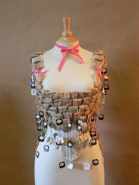 tea bags reused #upcycled aaaahahahaha that's a fail in my book Upcycling, Recycled Dress, Upcycled Fashion, Recycled Fashion, Clothes Design, Sachet, Bag Dress, Fashion Project, Diy Couture