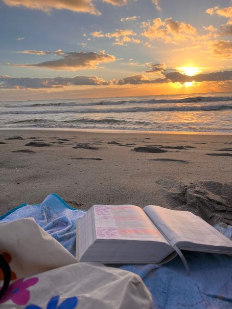 beach picnic bible study with sunrise Inspiration, Summer, Resim, Photo, Fotos, Fotografie, Fotografia, Sunrise, Sunset