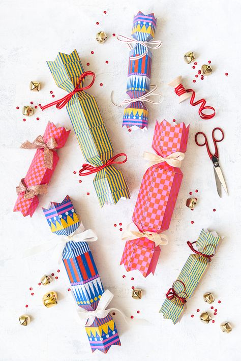 DIY Christmas Poppers! - The House That Lars Built Packaging, Diy, Christmas Crafts, Decoration, Diy Christmas Traditions, Christmas Diy, Christmas Traditions, Custom Christmas Stockings, Christmas Popper