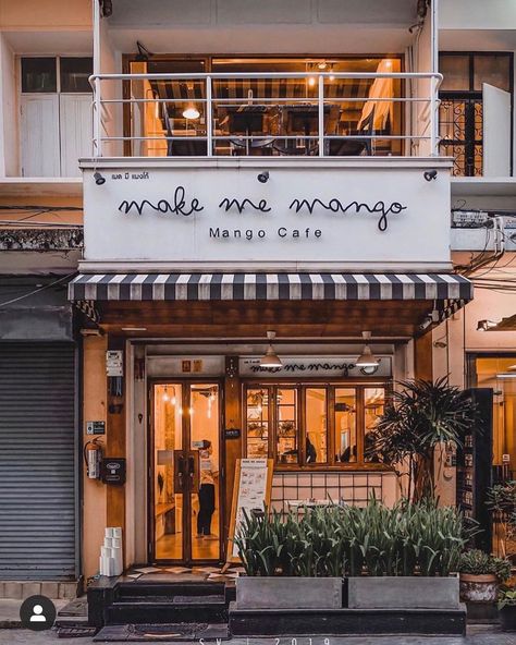 Make Me Mango Is A Must-Visit BKK Cafe For Mango Addicts Restaurants, Coffee Shop Aesthetic, Coffee Shop Decor, Cafe Shop, Small Coffee Shop, Coffee Shop Design, Cafe, Cafe Restaurant, Cafe Decor