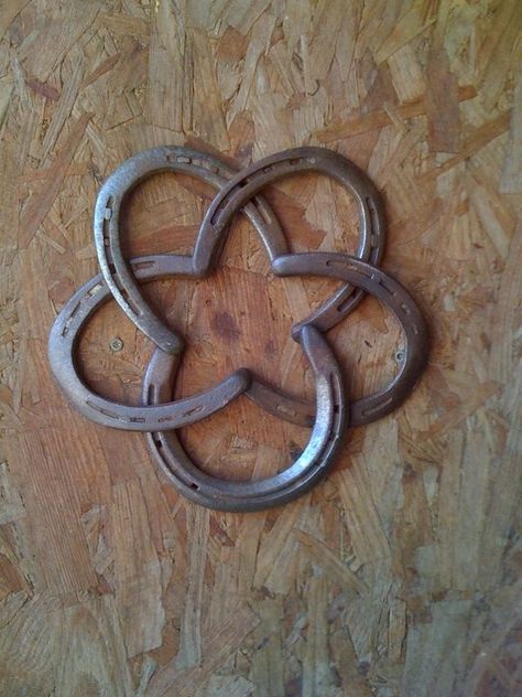 Ideas: Upcycled horseshoes Welding Projects, Horseshoe Art, Arts And Crafts, Political Figures, Hobby, Cool Ideas, Horseshoe Projects, Manualidades, Projects