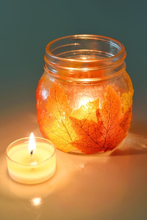 These mason jar leaf lanterns are SO PRETTY and they're so easy to make! This is such a great DIY fall decoration! Perfect for the fall mantle or a thanksgiving table. A great grown up craft and a fun little decoupage craft for fall! Thanksgiving Crafts, Mason Jar Candles, Diy, Halloween, Mason Jars, Mason Jar Crafts, Mason Jar Crafts Candles, Mason Jar Diy, Fall Mason Jar Crafts