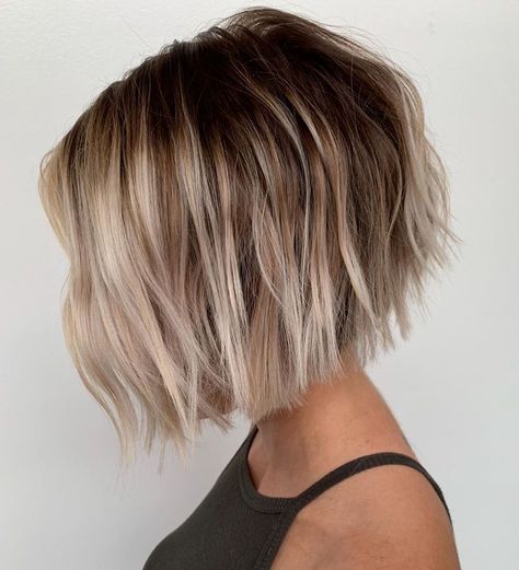 If you`re searching for a change but don’t know where to start, opt for a bob haircut. You`ll find all the latest & trendiest bob hairstyles in our article! Blonde Highlights, Highlighted Bob, Choppy Bob Hairstyles For Fine Hair, Short Textured Bob, Choppy Bob Hairstyles, Short Textured Hair, Hair Lengths, Textured Hair, Thick Hair Styles