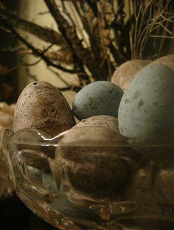 Here is a great diy on how to make primitive eggs from the inexpensive plastic eggs. Love the finished look!!! Primitive Crafts, Easter Eggs, Crafts, Primitive, Diy, Spring Crafts, Plastic Easter Eggs, Plastic Eggs, Easter Spring