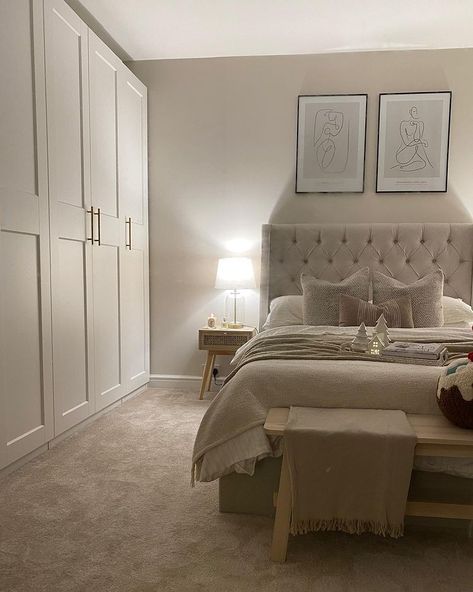 Modern Bedroom Neutral Colors, Neutral Colour Bedroom Ideas, White Ikea Bedroom Ideas, Cozy Cream Bedroom, Creme Bedroom Aesthetic, Cream Pink Bedroom, Crème Bedroom, Neutral And Gold Bedroom, Bedroom Cream Walls