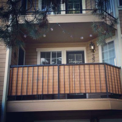 Use bamboo blinds to cover your balcony for a privacy from neighbors. Decks, Small Balcony Design, Apartment Patio Decor, Balcony Grill, Small Outdoor Spaces, Apartment Balconies, Apartment Balcony Decorating, Balcony Privacy, Patio Privacy