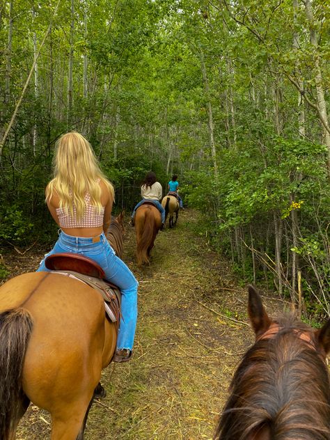 Country, Horse Riding, Horseback Riding Outfits, Horseback Riding Aesthetic, Horse Back Riding Outfits Summer, Summer Horseback Riding Outfit, Western Horse Riding, Western Horse Riding Aesthetic, Horseback