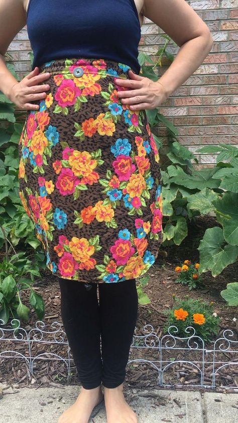 Starting to Bloom by Choosing Joy Couture, Gardening, Quilts, Quilting, Farm Apron, Apron Diy, Gardening Apron, Aprons Patterns, Apron Patterns Free