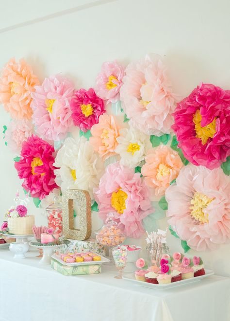 Colorful tissue paper floral backdrop: http://www.stylemepretty.com/living/2015/11/13/garden-party-first-birthday/ | Photography: Modern Kids - http://www.modernkids.com/ Floral, Paper Floral Backdrop, Backdrops For Parties, Floral Backdrop, Paper Backdrop, Floral Party Decorations, Floral Party Theme, Floral Party, Floral Birthday Party
