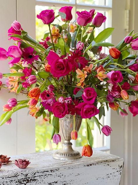 A large flower arrangement doesn't have to be expensive or hard to make. I will show you how to create one in just a few simple steps. Floral Arrangements, Decoration, Floral, Fresh, Ideas, Large Flower Arrangements, Flower Centerpieces, Faux Floral Arrangement, Large Flowers