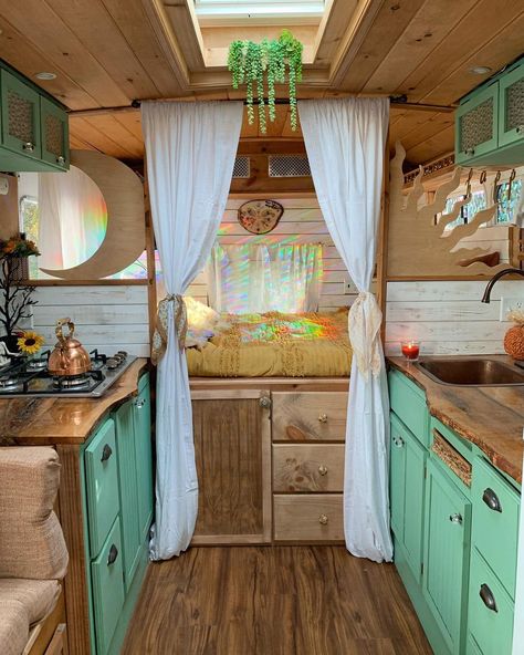 Houses, Home, Caravan, Tiny House Design, Camper, Airstream, Tiny Living, Tiny House, Remodeled Campers