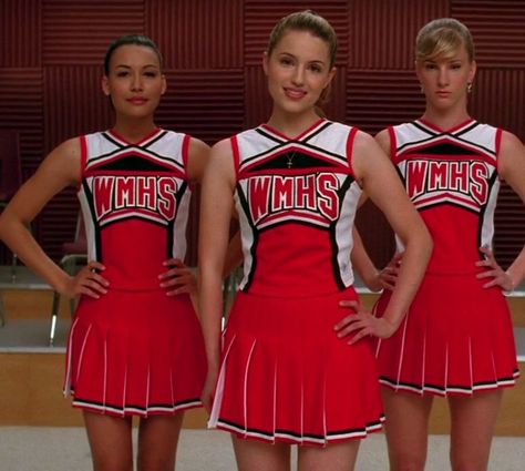 Glee! William McKinley High School Cheerleaders #cheer #cheerleading Mean Girls, Glee Cast, Cheerleading, Hot Cheerleaders, Vetements, Glee Cheerios, Quinn Fabray, Cheerleading Uniforms