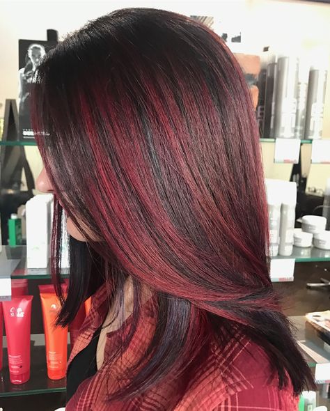 Balayage, Black Hair With Red Highlights, Black Hair With Highlights, Hair Color For Black Hair, Hair Color Burgundy, Red Highlights In Brown Hair, Burgundy Hair Dye, Burgundy Hair With Highlights, Dark Hair With Highlights