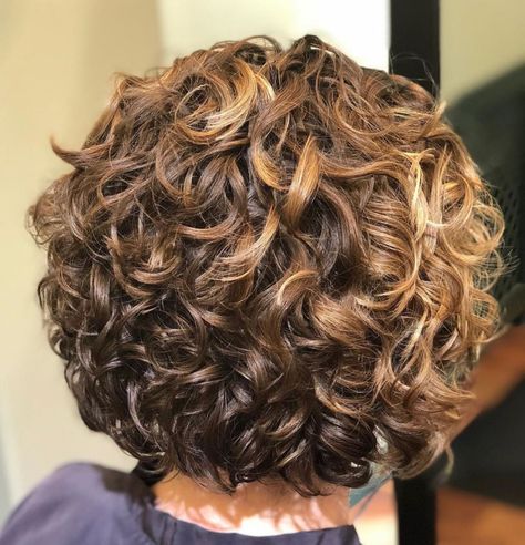 Short Curly Golden Bronde Hairstyle Haircuts For Curly Hair, Short Curly Haircuts, Naturally Curly Bob, Curly Hair Cuts, Short Natural Curly Hair, Short Hair Cuts, Hair Lengths, Short Curly Bob, Hair Cuts