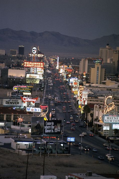 vintagelasvegas:  “ The strip, January 1976. Photo by Hank deLespinasse.  ” Los Angeles, Las Vegas, Old Vegas, Las Vegas Strip, Vegas Strip, Vegas Casino, Las Vegas Photos, Casino Las Vegas, Las Vegas Nevada