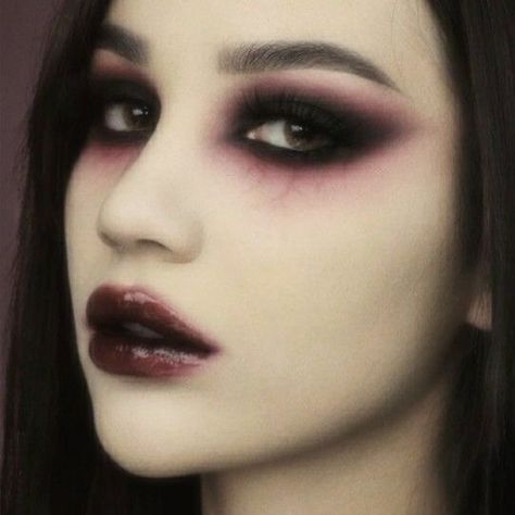 Gothic Make Up, Vampire Makeup, Vampire Hair, Evil Makeup, Goth Makeup, Goth Eye Makeup, Goth Eyebrows, Bat Makeup, Gothic Hair