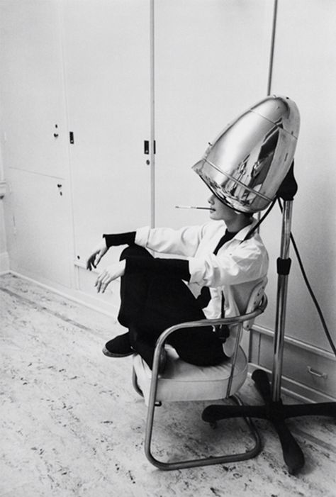 Audrey Hepburn Under a Hair Dryer; captured by Mark Shaw (1953) Audrey Hepburn, Instagram, Vintage, Photoshoot, Fotos, Photographer, Fotografia, Aesthetic Pictures, Black And White