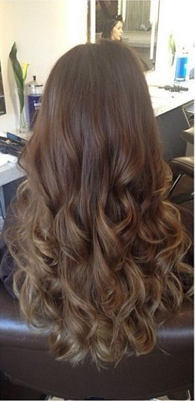 (paid link) Use A circular Bristle Brush To make Body For Long Hair behind Hair Blowout. If you can't acquire your Hair Blowout to cooperate when the flaming of your hairstyle ... Curling, Balayage, Down Hairstyles, Straight Hair With Curls, Medium Curled Hair, Loose Curled Hair, Medium Curls, Curled Layered Hair, Long Curled Hair