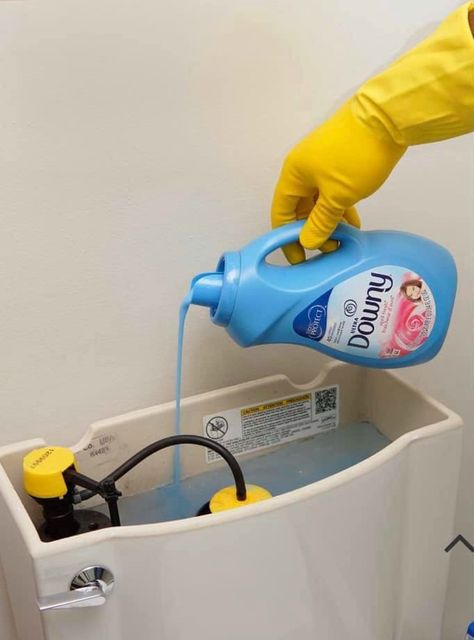 Use Downy Fabric Softener To Keep Your Toilet Smelling Good! So many great smell hacks for the home. Downy Fabric Softener, Granny Square Quilt, Dusting Spray, Bathroom Hacks, House Smell Good, Easy Cleaning Hacks, Diy Cleaning Solution, Homemade Cleaning Solutions, Old Candles