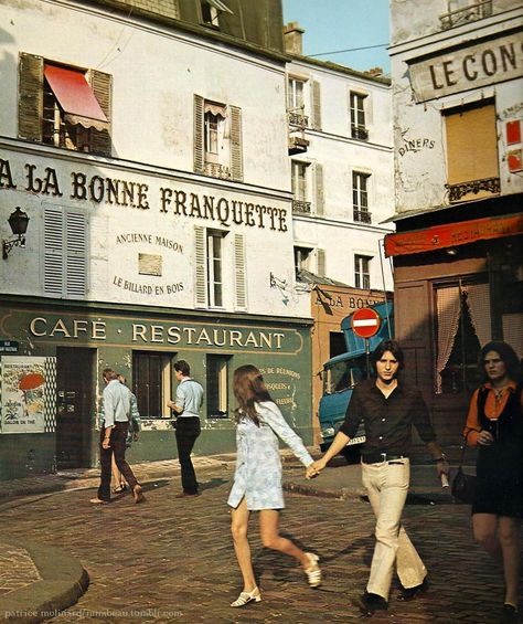 Montmartre (A la bonne franquette) Paris, circa 1970, Patrice Molinard -  vintageparis21 Paris, Vintage Photos, Old Paris, Vintage Paris, Montmartre Paris, Montmartre, Paris Jackson, Paris Aesthetic, Oldies