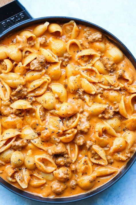 This comfort food recipes is easy and delicious. Creamy beef and shells is about to become a regular in your weeknight dinner line up. The dish features tomatoes, cream, and cheddar cheese, which sounds like it's the perfect meal for anyone who loves cheeseburgers and macaroni and cheese. Beef Recipes, Healthy Recipes, Casserole, Pasta, Ground Beef Recipes, Beef Pasta Recipes, Ground Beef Recipes Easy, Beef Pasta, Ground Beef Pasta Recipes