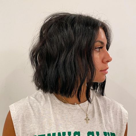 Are you looking for your next timeless and classic short hairstyle? The truth is that you can experiment with a ton of options and that every girl is ... Lob Hairstyles, Balayage, Above Shoulder Length Hair, Thin Hair Haircuts, Choppy Bob Haircuts, Bob Hairstyles For Thick, Thick Hair Styles, Bob Hairstyles For Fine Hair, Hair Lengths