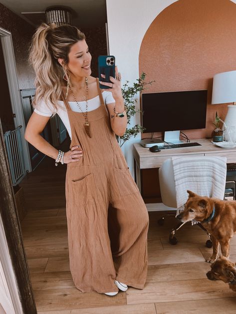 Outfits, Chic Outfits, Wide Leg Jumpsuit Outfit, Flowy Outfits Boho, Fall Jumpsuit Outfit, Boho Jumpsuit Outfit, Relaxed Boho Style, Jumpsuit Outfit Summer, Casual Boho Outfits Modern Hippie