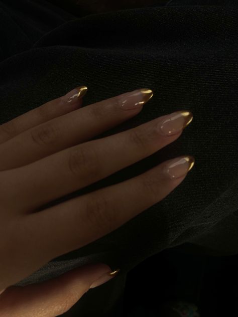 Nails Outfits, Gold French Tip, Gold Tip Nails, Gold Tips, Gold Accent Nail, Black Gold Nails, Gold Glitter Nails, Gold Acrylic Nails, French Tip Nails