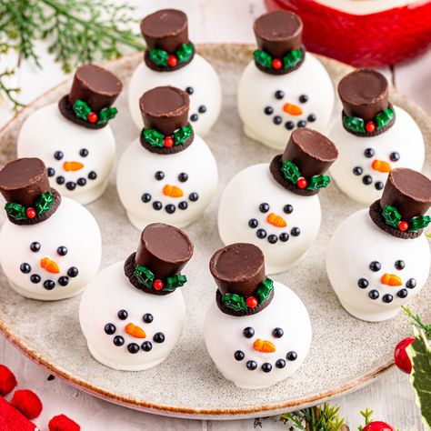 Fudge, Cake Pops, Dessert, Desserts, Oreo Christmas Treats, Oreo Balls Christmas, Christmas Themed Desserts, Xmas Desserts, Snowman Cookies