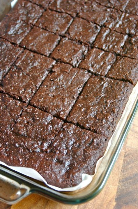 Brownies Decorados, Date Brownies, Almond Flour Brownies, Brownie Recipes Healthy, Healthy Brownies, Almond Flour Recipes, Healthy Sweet Treats, Brownies Recipe, Healthy Sweets Recipes