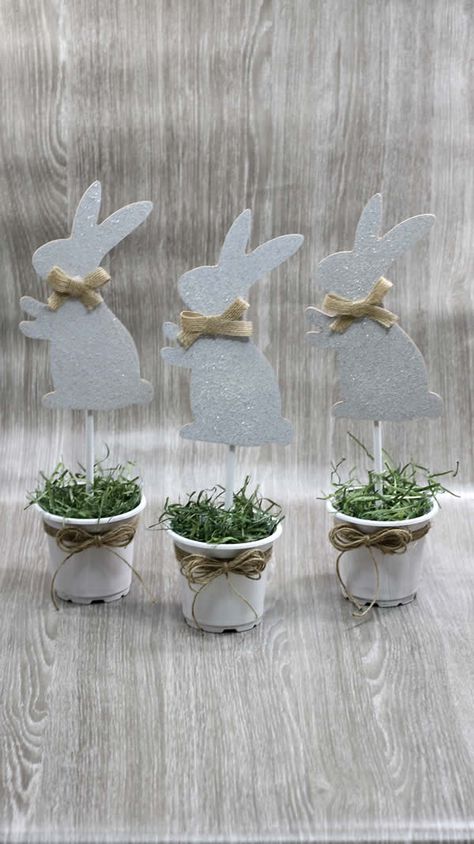 Dollar Store Easter Decorations - Easy DIY Crafts - How To Make Bunny Pots - Simple Decor Ideas For The Home - Dollar Tree Hacks Diy, Easter Dollar Tree Diy, Easter Decorations Diy Easy, Diy Easter Decorations, Dollar Tree Easter Crafts, Homemade Easter Decorations, Easter Decorations Dollar Store, Easter Crafts Dollar Store, Easter Craft Decorations