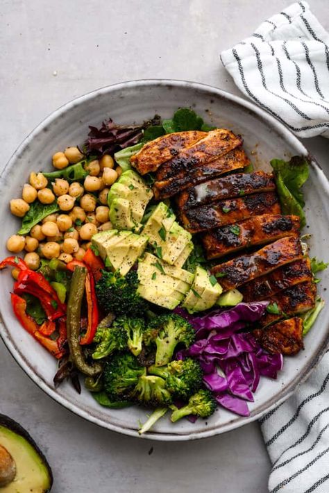 Paleo, Healthy Recipes, Eating Clean, Nutrition, Chicken Avocado Bowl, Chicken Avocado, Chicken Bowls Healthy, Healthy Chicken, Chicken And Veggie Recipes
