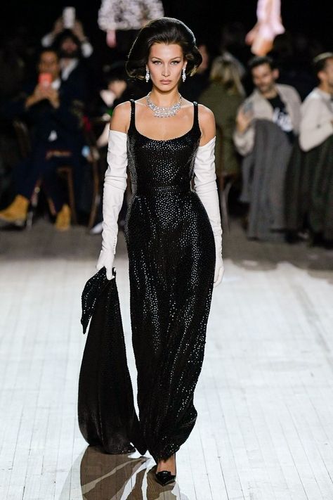 Marc Jacobs Herbst/Winter 2020-2021 Ready-to-Wear - Fashion Shows | Vogue Germany Outfits, Haute Couture, Vogue, Fashion, Fashion Models, 1980s, Marc Jacobs, Marc Jacobs Dress, Runway Models