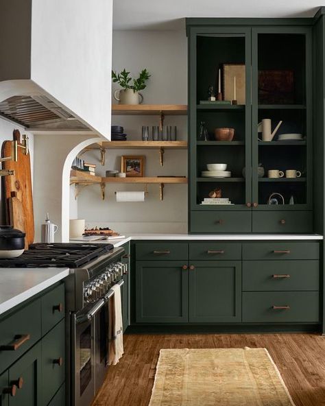 Home Décor, Interior, Kitchen Interior, Interior Design Kitchen, Organic Modern Kitchen, Home Kitchens, Kitchen Tops, Green Kitchen Cabinets, Home Decor Kitchen