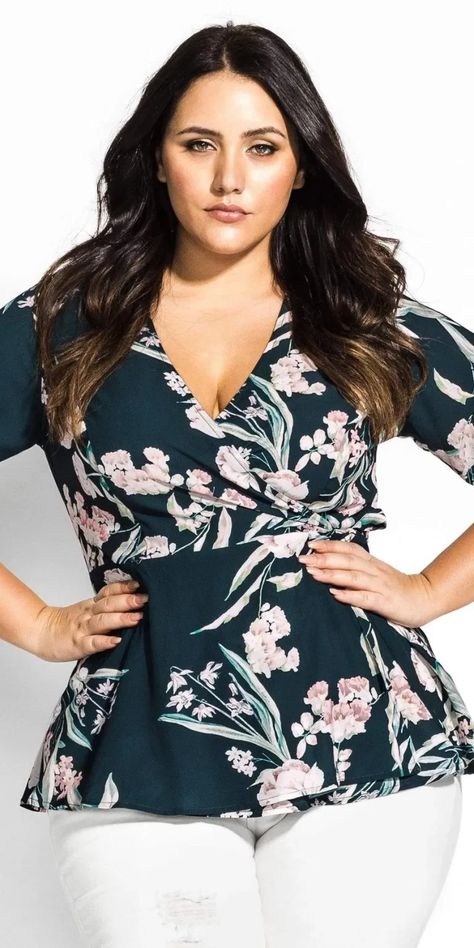 Styling Tips for Plus Size Inverted Triangle Shapes - Alexa Webb Plus Size Outfits, Plus Size, Plus Size Women, Outfits, Plus Size Tops, Plus Size Brands, Plus Size Winter, Stylish Plus, Floral Tops