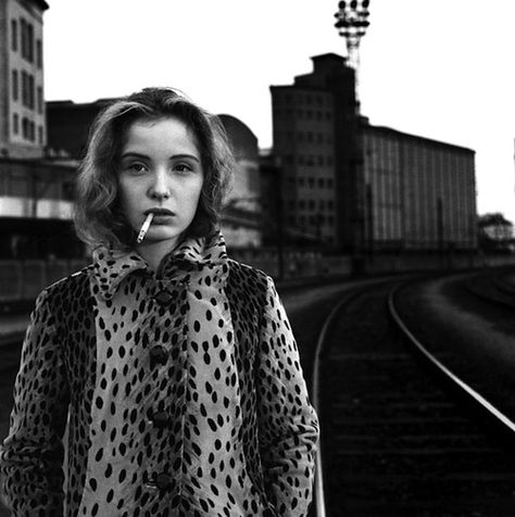 Julie Delpy by Stéphane Coutelle (Paris, 1989) People, Vintage, Portraits, Julie Delpy, Personas, Pretty People, Famous People, French Girl, Beautiful People