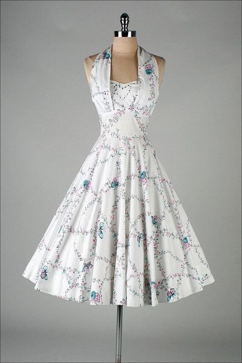 10 Vintage Dresses 💁🏻 Vintage, Haute Couture, Vintage Fashion, Couture, 50s Dresses, Vintage 1950s Dresses, 1950s Dress, Vintage Dresses, Vintage Outfits