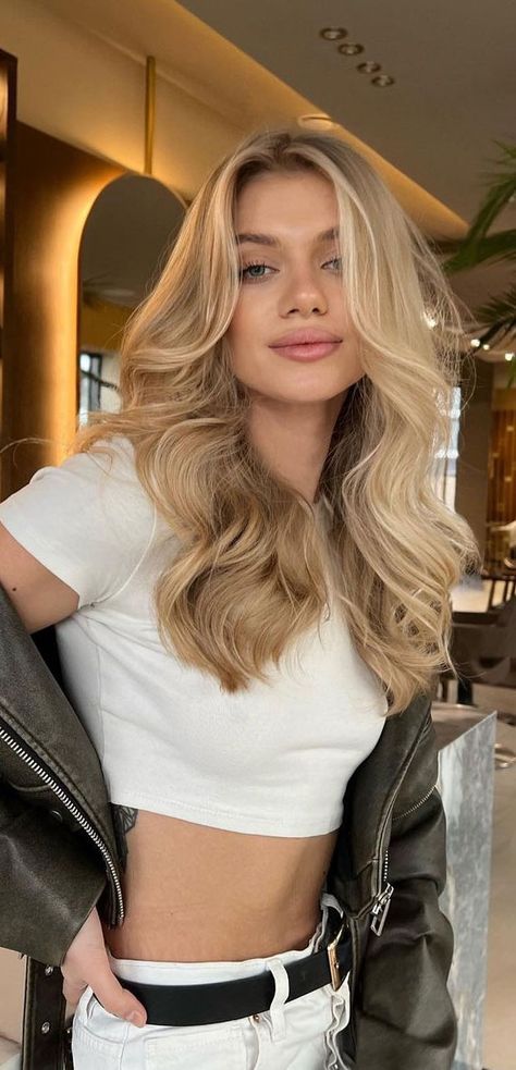 Dirty Blonde Hair With Highlights, Dirty Blonde Hair Color Ideas, Ashy Blonde Hair, Caramel Blonde Hair, Warm Blonde Hair, Perfect Blonde Hair, Summer Blonde Hair, Light Blonde Highlights, Neutral Blonde