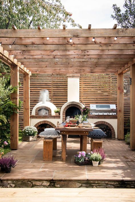 If you enjoy outdoor entertaining and cooking up a storm for your guests, then turn up the heat in your outdoor kitchen with the addition of a pizza oven. Outdoor Kitchen Patio, Patio Garden, Backyard Patio Designs, Backyard Kitchen, Backyard Patio, Outdoor Kitchen Design, Outdoor Kitchen, Mediterranean Outdoor Patio, Outdoor Dining