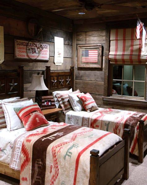 35+ Gorgeous log cabin style bedrooms to make you drool Log Homes, Home, Lodge Decor, Cabin Decor, Cabin Style Bedroom, Cabin Interiors, Bunk House, Cabin Style, Cabin Interior