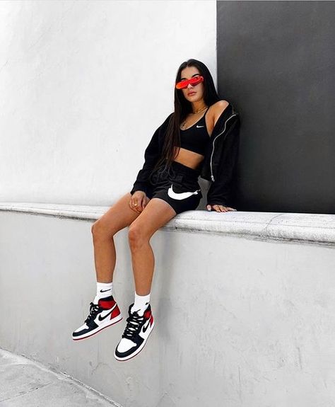 Street Style: Women's Nike Air Jordan 1's Nike, Fashion, Casual, Outfits, Style, Trendy, Outfit, Ootd, Cute Outfits
