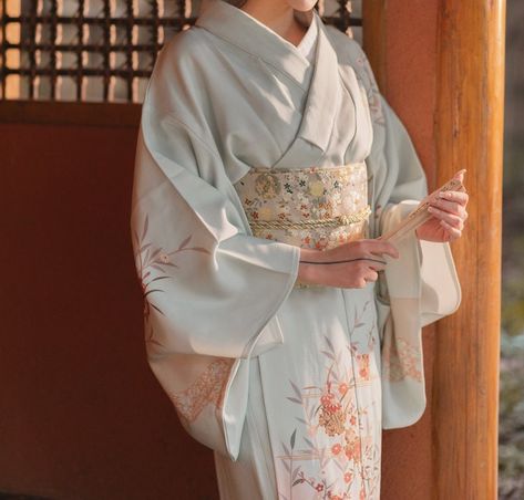 Art, Kimonos, Japanese Kimono Robe, White Kimono Traditional, Traditional Kimono, Kimono Traditional, Kimono Dressing Gown, Kimono Japan, Kimono Dress