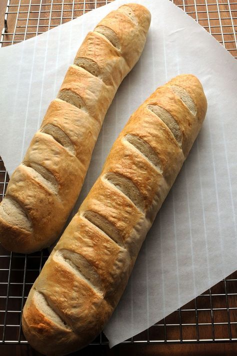 Crusty French Bread (Mixed in a Bread Machine). Good visuals for forming loaf so it looks pretty :) Baguette, Toast, French Bread Bread Machine, Bread Machine, Bread Machine Recipes, French Bread French Toast, French Bread, Bread, French Food