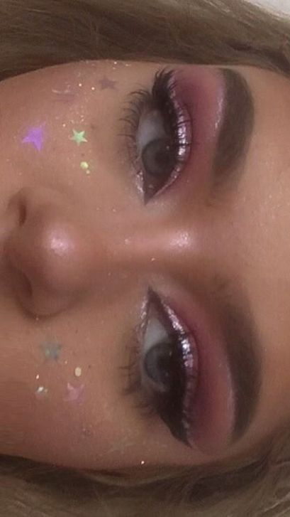euphoria makeup eyeliner  Cosmetic Glitter Stars for use on the face - Silver Make Up, Eye Make Up, Eyeliner, Make Up Looks, Prom Make Up, Makeup Looks, Makeup Eye Looks, Maquillaje De Ojos, Makeup Inspo