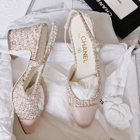 All Posts • Instagram Chanel Aesthetic, Chanel Pumps, Chanel Heels, Estilo Ivy, Luxury Heels, Chanel Outfit, Shoes Heels Classy, Stunning Shoes, Girly Shoes
