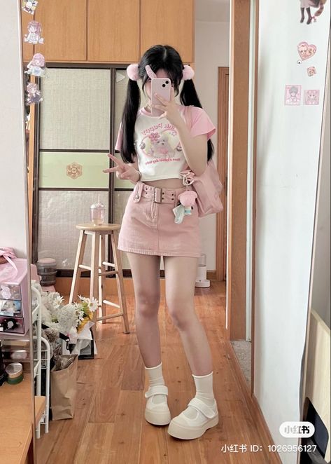 Croquis, Soft Pink Outfit Ideas, Kawaii Athletic Outfits, Pink Japanese Outfit, Cutesy Outfits Pink, Pink Aesthetic Outfits Y2k, Japanese Clothes Aesthetic, Summer Kawaii Outfits, Quebec Outfits