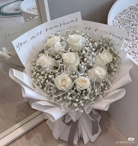 Unique Bridal Bouquets, Luxury Flower Bouquets, White Flower Bouquet, Beautiful Bouquet Of Flowers, Luxury Flowers, Beautiful Flowers, Luxury Bouquet, White Bouquets, Unique Flowers