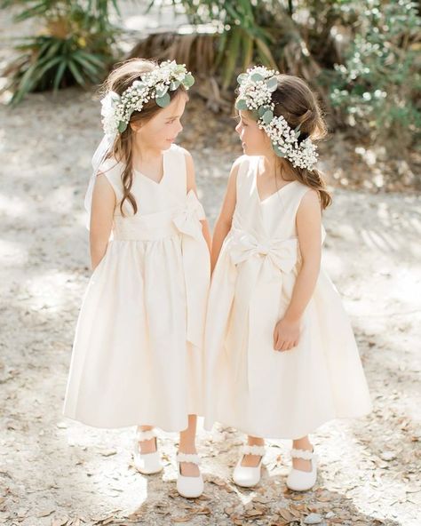 Flower Girl Dresses To Create A Magic Look ★ flower girl dresses simple with bow rustic brookeimages Flower Girl Dresses, Flower Girls, Flower Girl Beach Wedding, Flower Girl Dresses Country, Flower Girl Outfits, Flower Girl Outfit, Flower Girl Inspiration, White Flower Girl Dresses