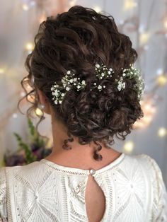 Curly Updo, Curly Up Do, Curly Hair Updo Wedding, Curly Bridal Hair, Curly Hair Updo, Curly Updos For Medium Hair, Curly Bun Hairstyles, Curly Bridesmaid Hairstyles, Curly Wedding Updo